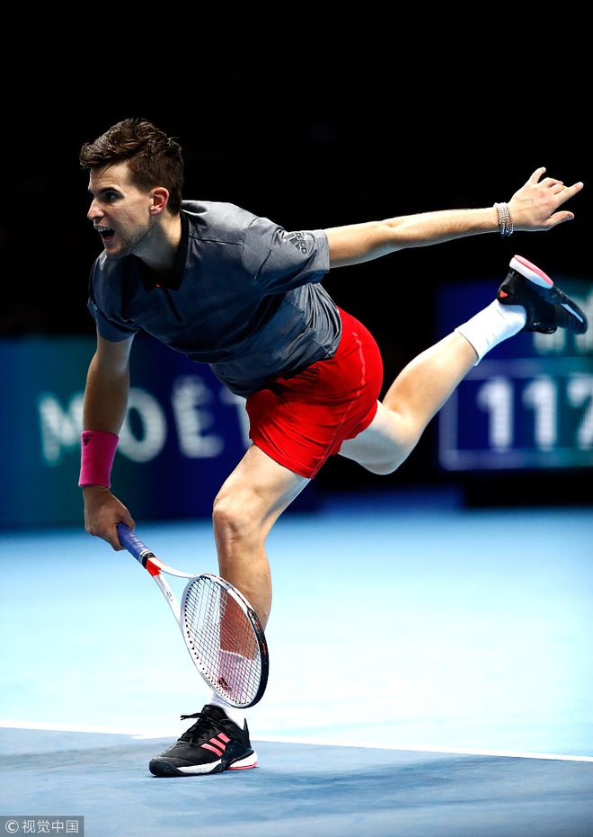 爱游戏app-重返赛场首场状态出色，巴塞罗那观众沸腾！，蒂姆重返赛场上演精彩一战-爱游戏app