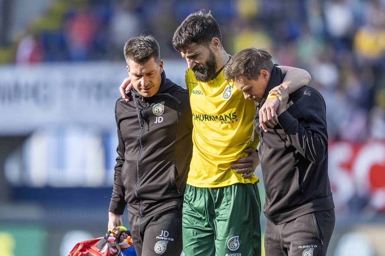 爱游戏app-荷甲今晨再迎强敌，费耶诺德完成体检，主帅态度：球迷炸锅，赛程密集仍需轮换的简单介绍-爱游戏app