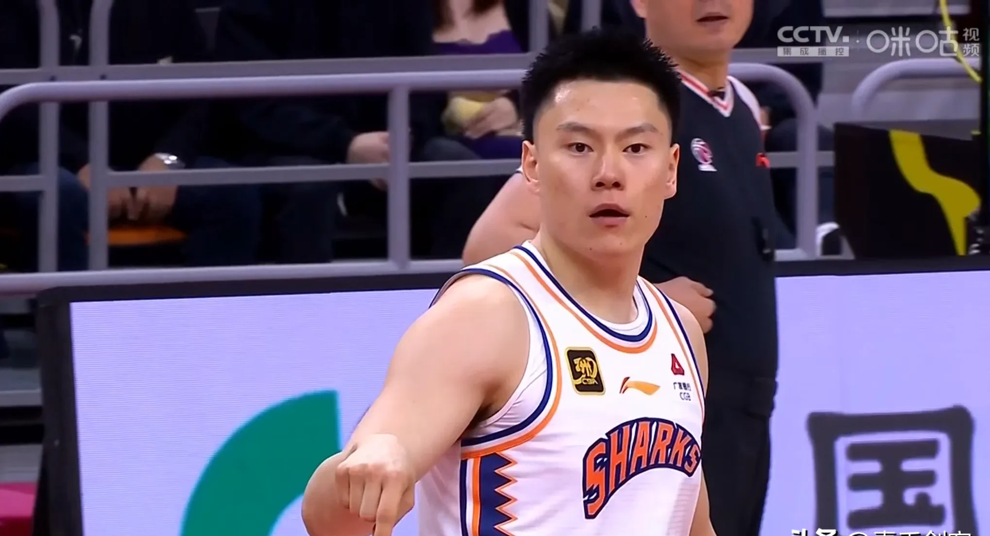 爱游戏-包含今晚突围战来临；上海海港围绕NBA季后赛再遭质疑；更衣室稳定；资深球员宣示担当的词条-爱游戏