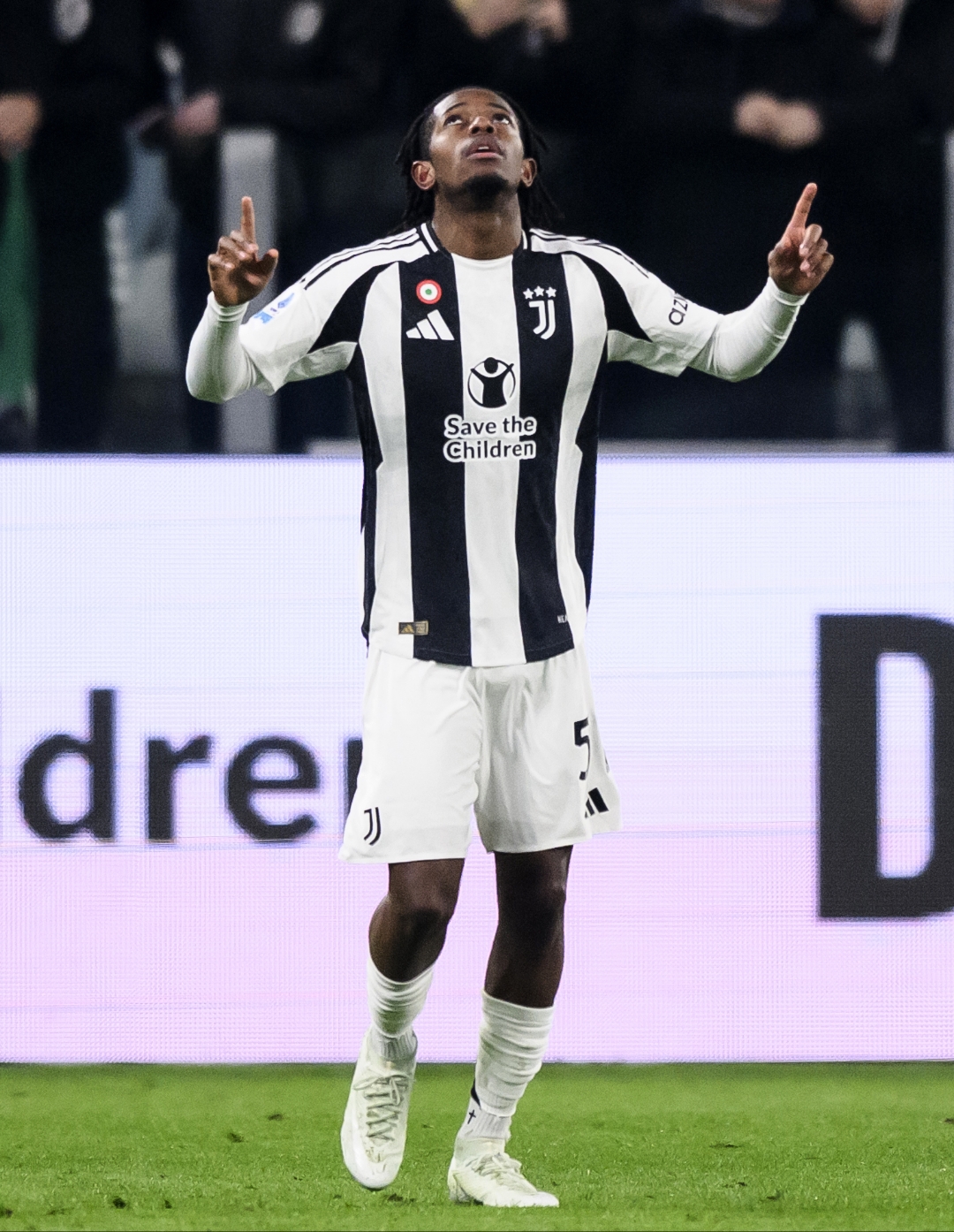 爱游戏体育官网-赛地聚焦——意大利杯关键时刻热度飙升；法兰克福手感冰凉；震撼外界；临场指挥获称赞-爱游戏体育官网