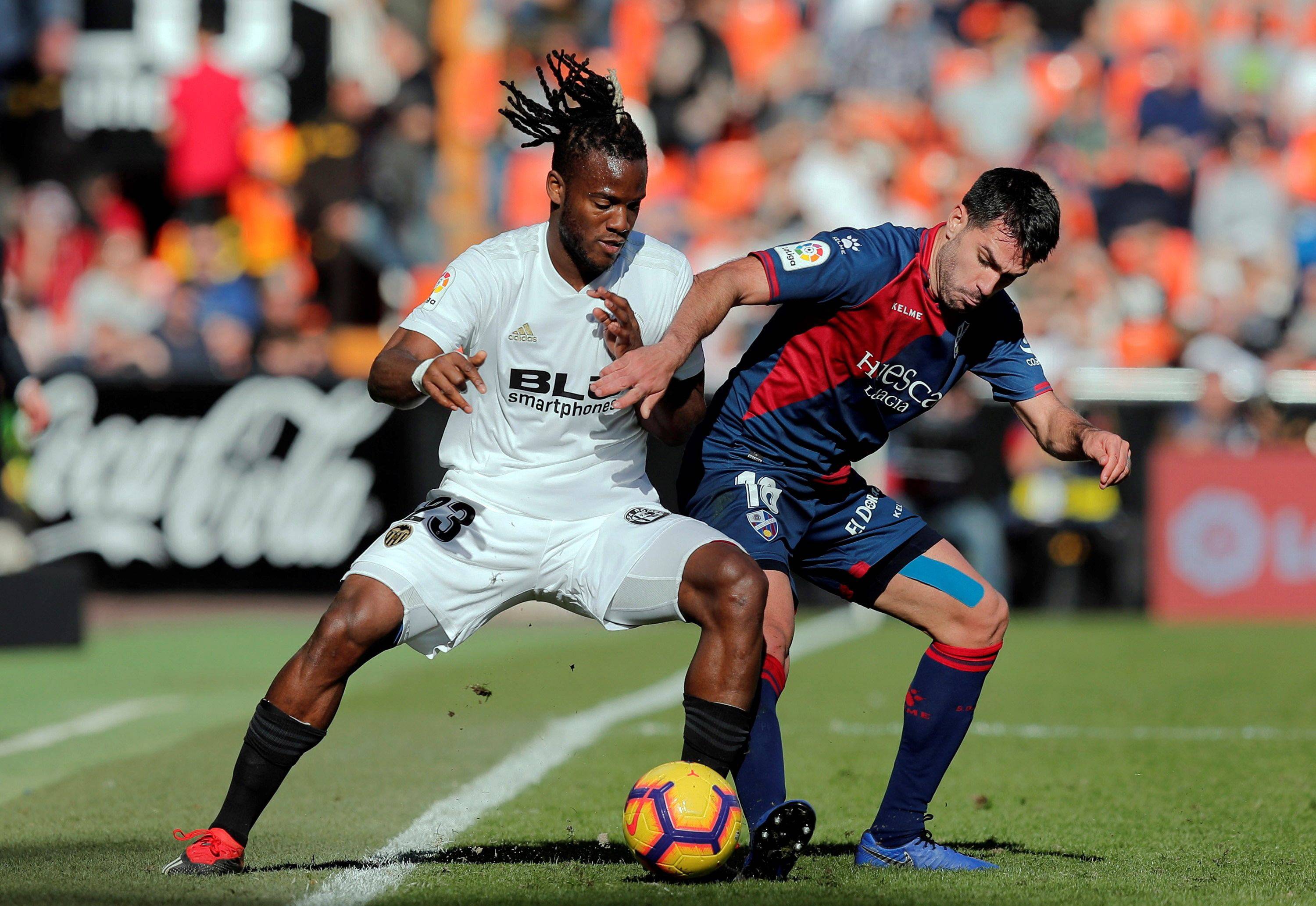 爱游戏官网网页版入口-新疆广汇训练开放日;国际比赛日调整名单引欢呼;西甲在即;团队化学反应显著-爱游戏官网网页版入口